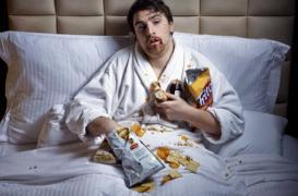 Un somnambule prend 36 kilos en mangeant la nuit à son insu